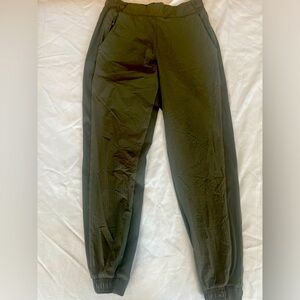 Athleta jogger size 4